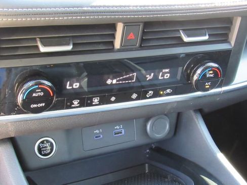 Certified 2023 Nissan Rogue SV image 24