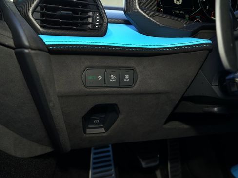 Used 2025 Lamborghini Revuelto image 37