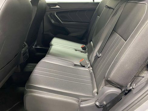 Used 2023 Volkswagen Tiguan SE FWD image 11