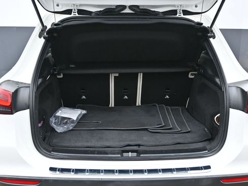 Used 2022 Mercedes-Benz GLA 250 w/ Premium Package Lite image 16