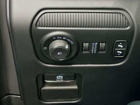Used 2023 Jeep Grand Wagoneer Series II AWD/4WD image 17