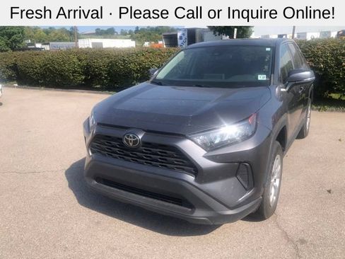 Used 2022 Toyota RAV4 LE FWD image 2