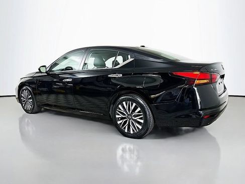 Used 2024 Nissan Altima 2.5 SV FWD image 5