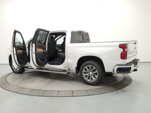 Used 2022 Chevrolet Silverado 1500 High Country w/ Technology Package AWD/4WD image 13