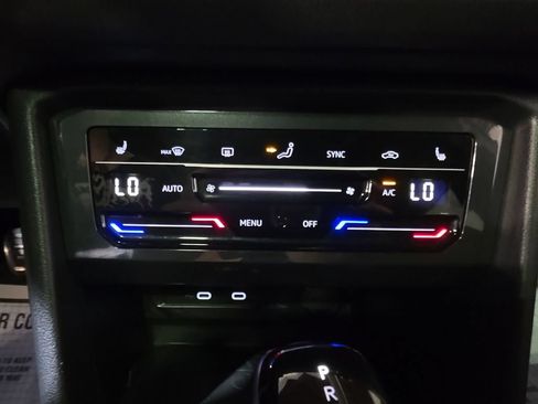 Used 2022 Volkswagen Tiguan SE R-Line AWD/4WD image 17
