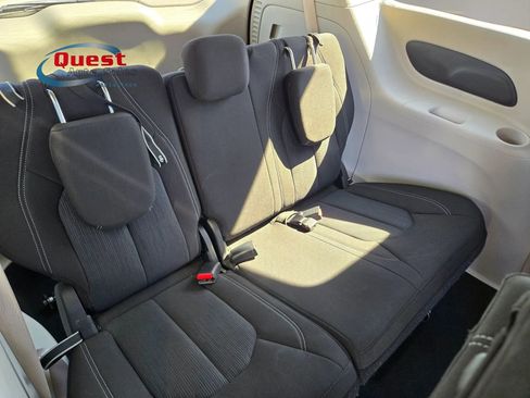Used 2022 Chrysler Voyager LX FWD image 48