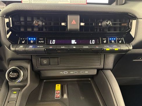 Used 2027 Toyota Land Cruiser AWD/4WD image 36