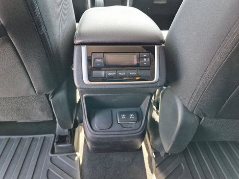 Used 2022 Subaru Ascent Premium w/ Convenience Package image 14