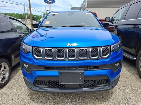Used 2023 Jeep Compass Latitude AWD/4WD image 2