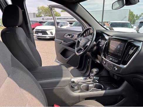 Used 2023 Chevrolet Traverse LT FWD image 16