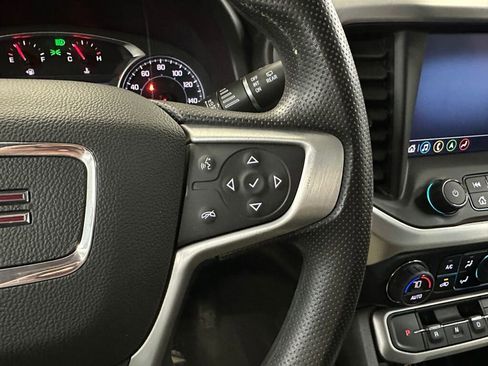 Certified 2022 GMC Acadia SLE w/ Driver Convenience Package image 9