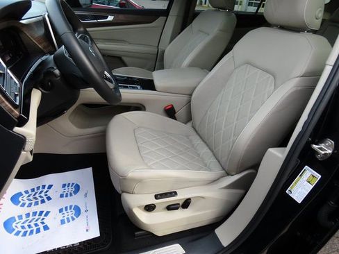 Used 2025 Volkswagen Atlas SEL Premium R-Line image 40