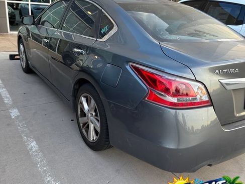 Used 2014 Nissan Altima 2.5 SV w/ Convenience Package FWD image 5