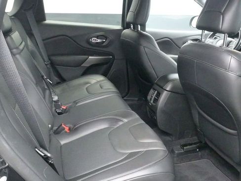 Used 2019 Jeep Cherokee Limited image 9