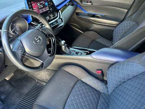 Used 2020 Toyota C-HR XLE image 10