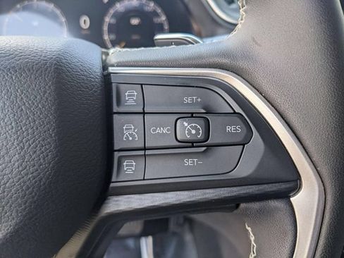 Used 2023 Jeep Grand Cherokee Altitude AWD/4WD image 20