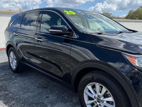 Used 2020 Kia Sorento LX FWD image 4