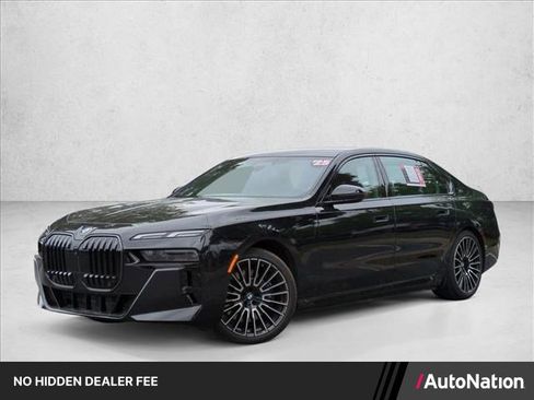 Used 2025 BMW 750e xDrive AWD/4WD image 1