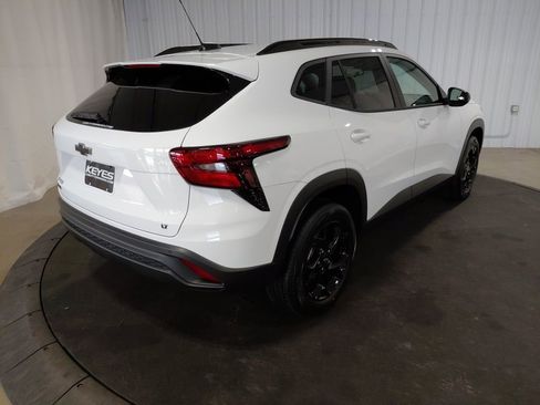 New 2026 Chevrolet Trax LT image 9