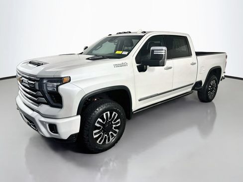 Used 2024 Chevrolet Silverado 2500 High Country w/ High Country Premium Package AWD/4WD image 3