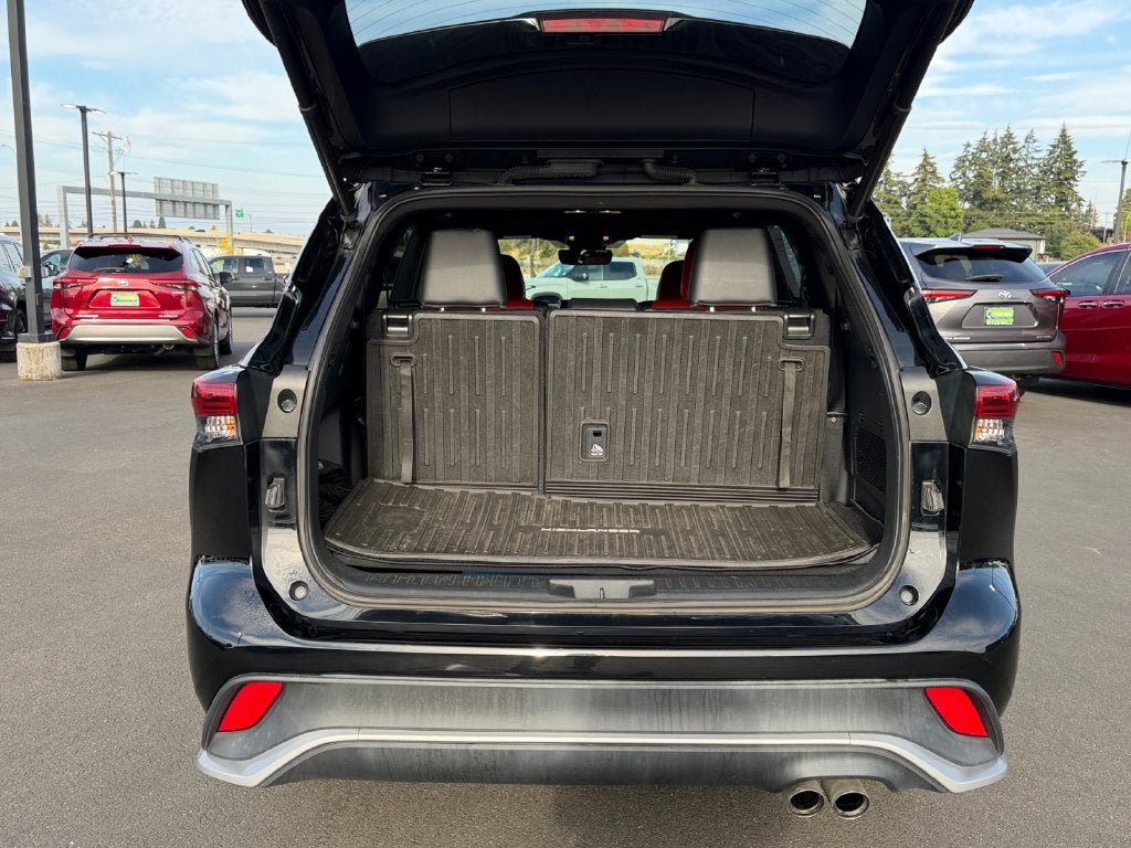Used 2023 Toyota Highlander XSE AWD/4WD image 22