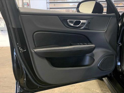 Used 2021 Volvo V60 T5 Cross Country image 21