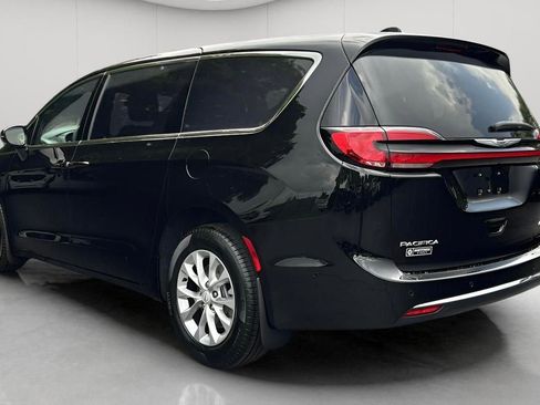 New 2025 Chrysler Pacifica Select w/ Uconnect Theater Family Group AWD/4WD image 10