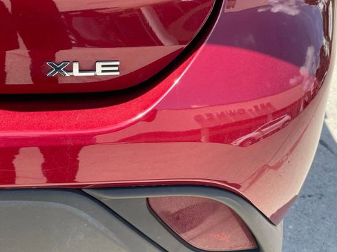 Used 2023 Toyota Highlander XLE FWD image 6