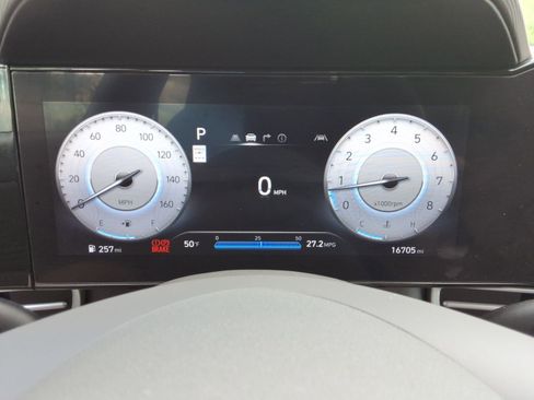 Used 2025 Hyundai Elantra SEL FWD image 14