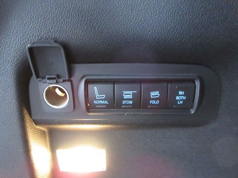 Used 2018 Ford Explorer Limited w/ Class II Trailer Tow Package image 14