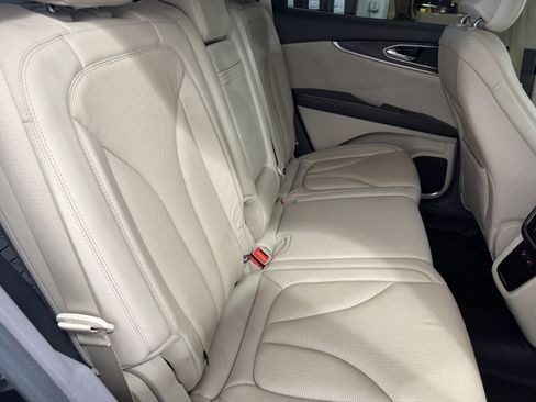 Used 2019 Lincoln Nautilus Reserve FWD image 34