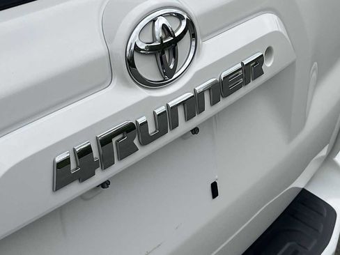 Used 2015 Toyota 4Runner SR5 Premium AWD/4WD image 24