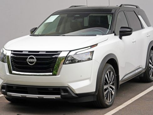 Used 2025 Nissan Pathfinder Platinum FWD image 49