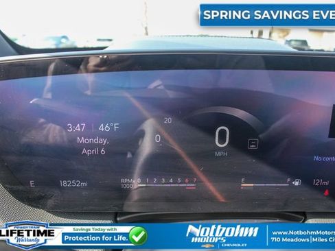 Used 2025 Buick Enclave Preferred AWD/4WD image 2
