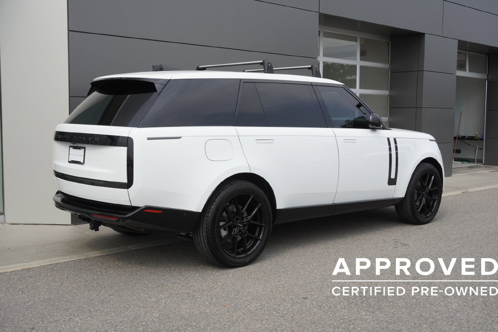 Used 2025 Land Rover Range Rover Long Wheelbase SE AWD/4WD image 4