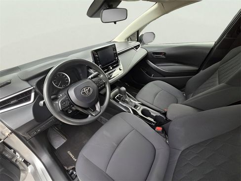 Used 2022 Toyota Corolla LE image 28