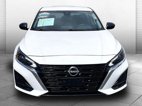 Used 2025 Nissan Altima 2.5 SV FWD image 2
