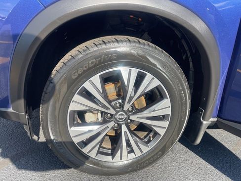 Certified 2023 Nissan Rogue SV image 24