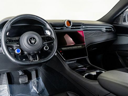 Used 2025 Maserati Grecale Modena image 2