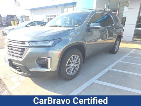 Used 2023 Chevrolet Traverse LT FWD image 1