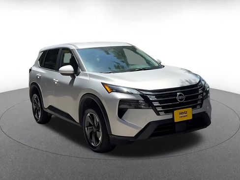 Used 2025 Nissan Rogue SV AWD/4WD image 3