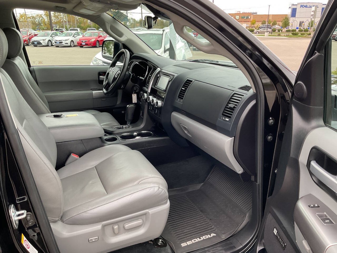 Used 2018 Toyota Sequoia Limited w/ Safety & Convenience Package AWD/4WD image 58
