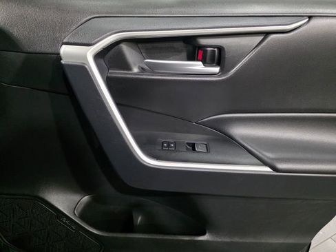 Used 2025 Toyota RAV4 XLE image 13