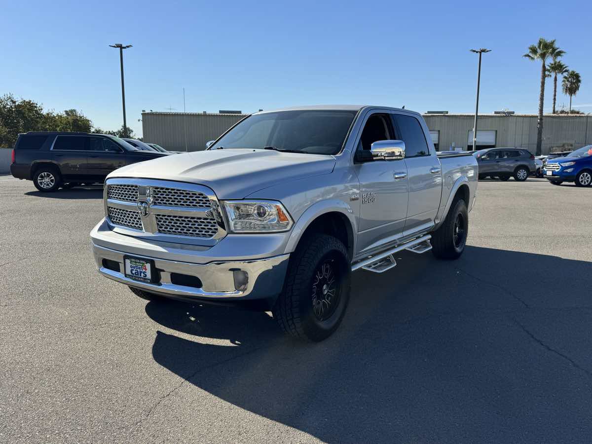 Used 2017 RAM 1500 Laramie AWD/4WD image 5