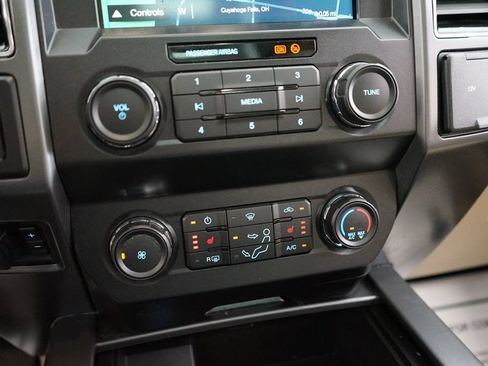 Used 2019 Ford F250 XLT w/ XLT Premium Package AWD/4WD image 37