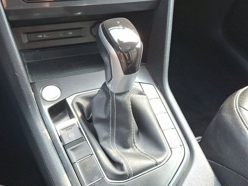 Used 2022 Volkswagen Tiguan SE image 15