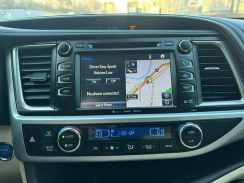 Used 2018 Toyota Highlander XLE image 28