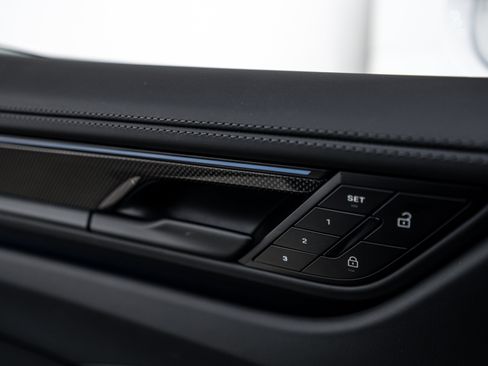 Certified 2025 Porsche Macan Turbo Electric AWD/4WD image 18