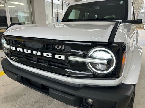 Certified 2025 Ford Bronco Outer Banks image 1
