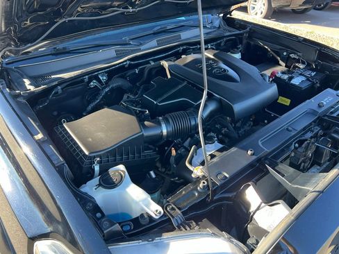 Used 2018 Toyota Tacoma Limited image 45